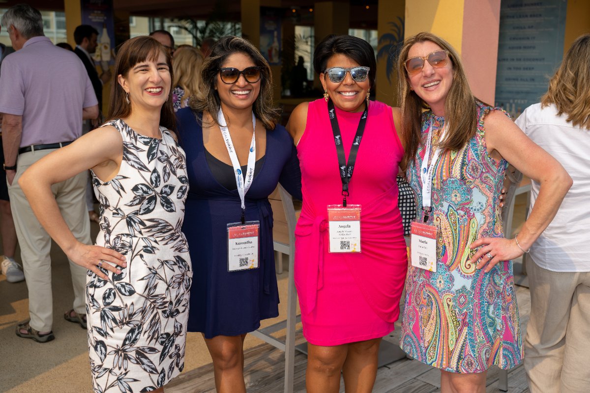 🏖️ We can't help it - we're thinking about Legal Summit again on this #ThrowBackThursday ! How much fun does it look like they had at the YLS Happy Hour last year?