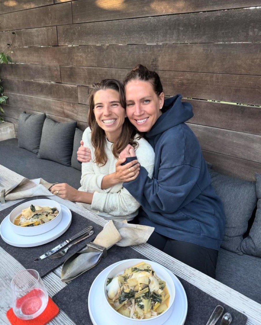 LAUREN CHENEY (IYKYK) AND TOBIN HEATH SIGHTING 🥹

Tobin to ACFC confirmed??? 👀 #USWNT #AngelCityFC #NWSL