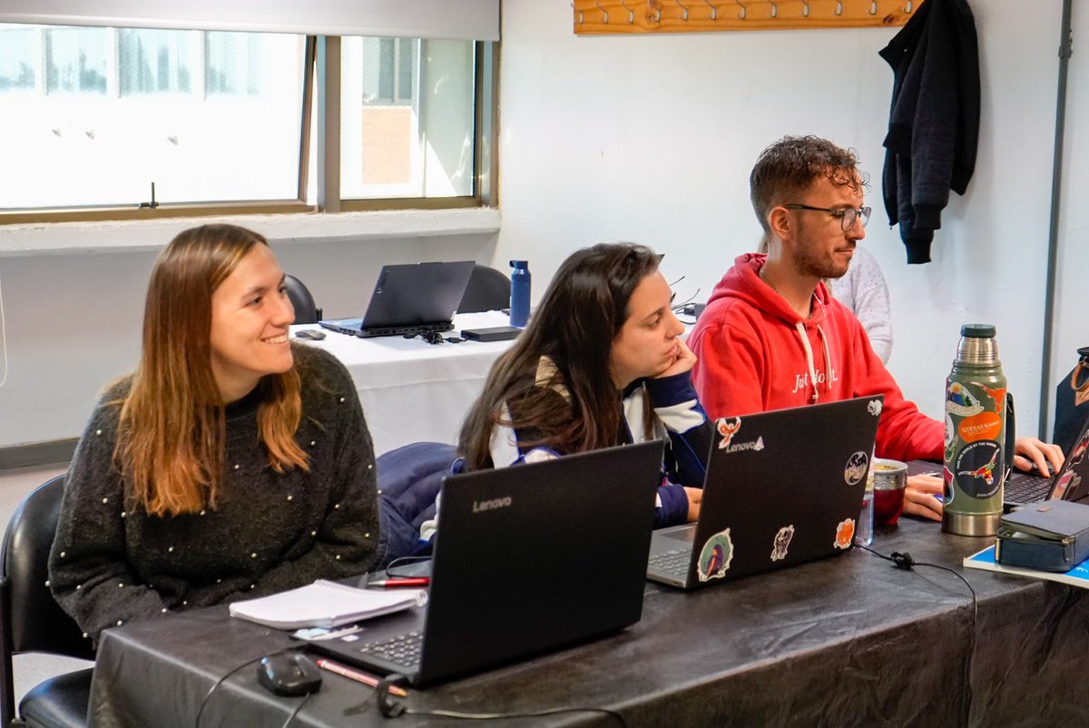 red_cebem's tweet photo. Day 4 of Single Particle Cryo-Electron Microscopy Course 🔬👇

✅ Fitting, building and model refinement with Alejandro Buschiazzo and @MaNataliaLisa 

#ImagingTheFuture #CryoEm #CEBEM https://t.co/DvX3ZUKKVt