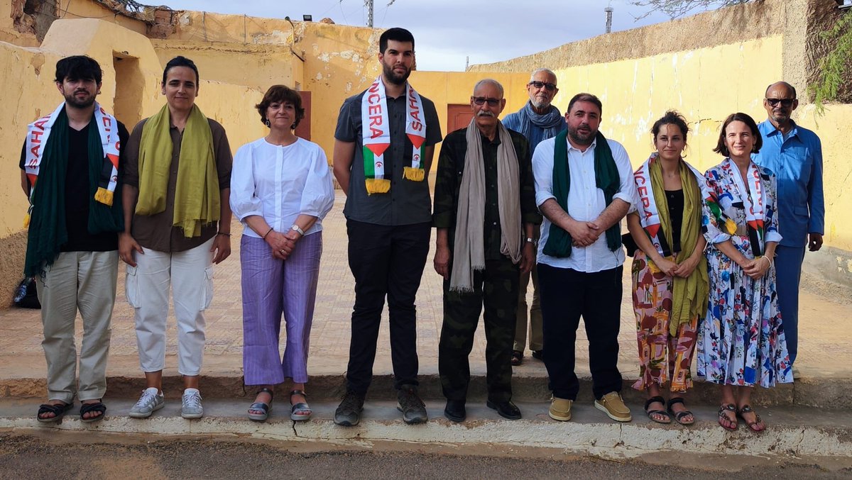 Terminamos la visita a los campamentos de refugiados saharauis manteniendo un encuentro con Brahim Gali, Presidente de la República Arabe Saharaui Democrática. Toca redoblar nuestro compromiso político para acompañar a la RASD en la conquista de su futuro en paz y libertad. 🇪🇭