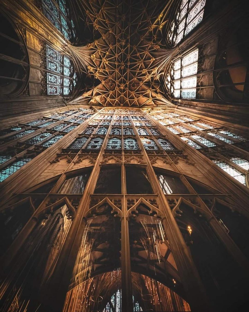 ...Surely goodness and mercy will follow me all the days of my life, and I will dwell in the house of the Lord forever... (Psalm 23) @TravelwithEMM #architecture #photography SPECTACULAR! Gloucester cathedral, 1482 #England 📸Walkep