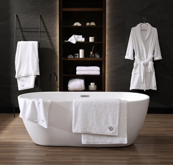 Our bath collection offers plush towels and mats, ensuring a spa-like experience right at home! 🛁✨ #BathroomEssentials #PamperYourself #seatle #washington #colorado #usabedding #usamade #usa #america