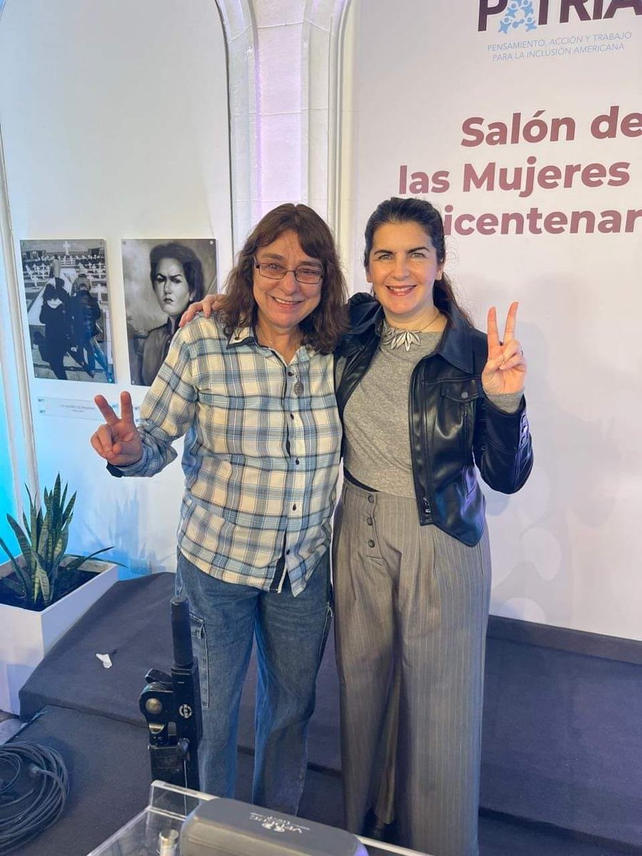 Araceli Bellotta (@aracelibellotta) on Twitter photo En el Instituto Patria, siempre con Cristina, en la inauguración del Salón de Mujeres del Bicentenario, con la intendenta de Moreno, Mariel Fernández.
<a href="/CFKArgentina/">Cristina Kirchner</a>
<a href="/marielfmoreno1/">Mariel Fernández</a> En el Instituto Patria, siempre con Cristina, en la inauguración del Salón de Mujeres del Bicentenario, con la intendenta de Moreno, Mariel Fernández.
<a href="/CFKArgentina/">Cristina Kirchner</a>
<a href="/marielfmoreno1/">Mariel Fernández</a>