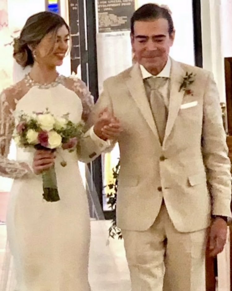 despiertamerica's tweet photo. #ToñoMauri celebró el tercer aniversario de bodas de su hija #CarlaMauri ❤️ ¡Muchas felicidades a la parejita!

📸: antonio.mauri https://t.co/IOhGj917SY