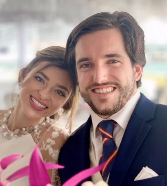 despiertamerica's tweet photo. #ToñoMauri celebró el tercer aniversario de bodas de su hija #CarlaMauri ❤️ ¡Muchas felicidades a la parejita!

📸: antonio.mauri https://t.co/IOhGj917SY