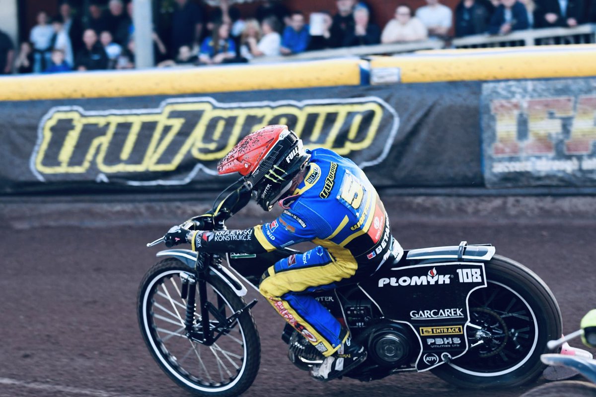 🏁 𝗟𝗔𝗧𝗘𝗦𝗧 | 8️⃣ heats gone...
 
😐 Work to do.

A run of shared races brings another win for Tai but the visitors restore their aggregate lead.

🔵🟡 24-24 ♣️🔴 | Agg: 65-73

📸 @charaflanigan 
🐯 #TigersPride | #SHEBEL