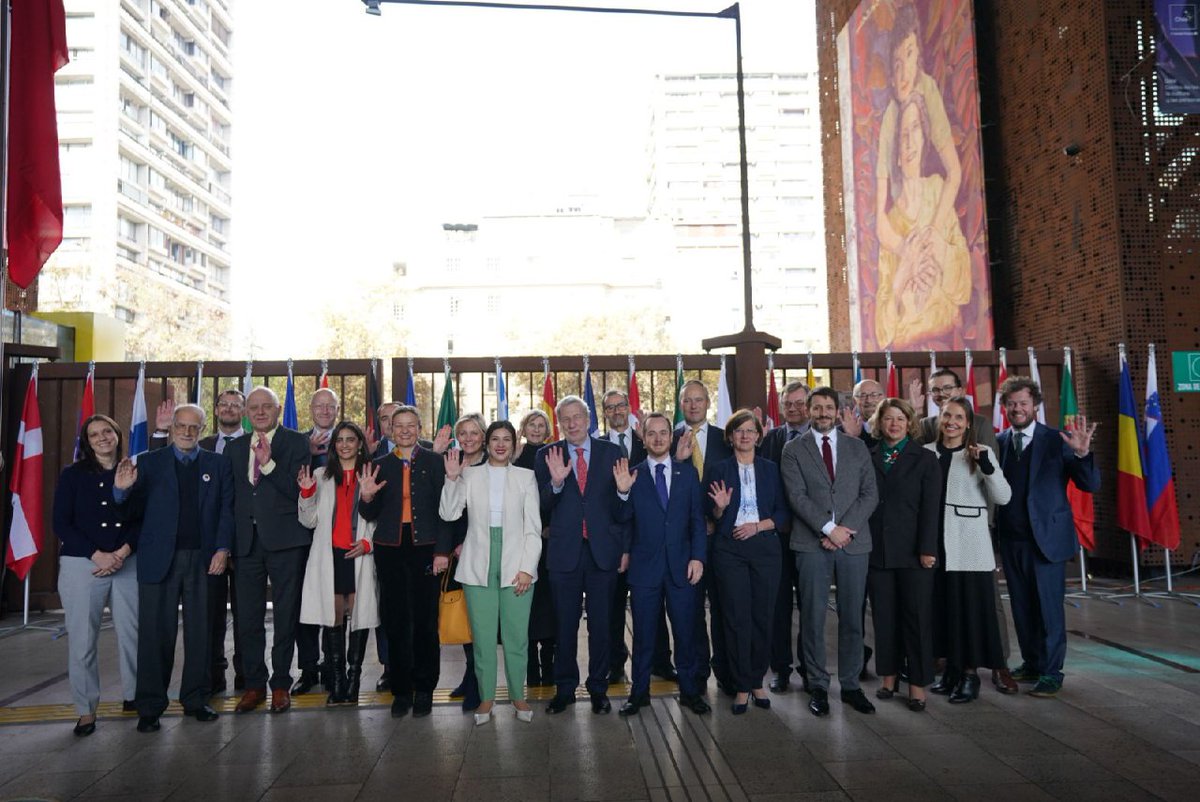 En el #DíaDeEuropa, resaltamos la fortaleza de nuestros vínculos. Hoy compartí con representantes de la UE y los Estados miembros, autoridades nacionales y la sociedad civil, todas y todos comprometidos con el fortalecimiento de las relaciones con la UE. Muy feliz día.