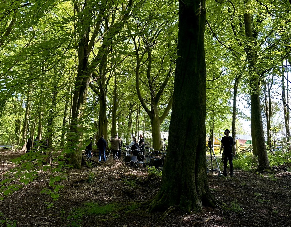 That was such an enjoyable shoot today. Great cast. Great crew. Woodlands and sunshine. 
#Emmerdale #TVDirecting