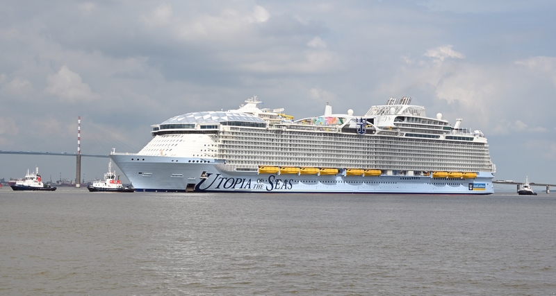 First Photos as Royal Caribbean's Utopia Departs for Sea Trials
cruiseindustrynews.com/cruise-news/20…