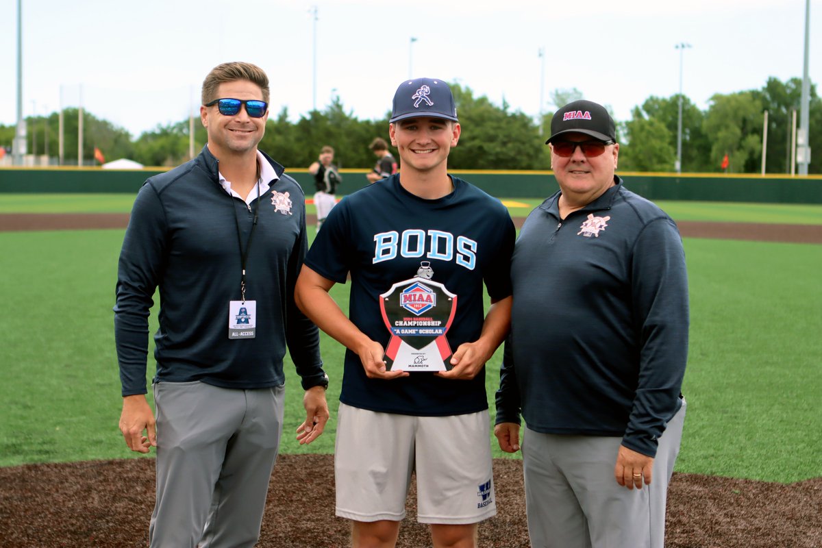 Congratulations to Washburn's Easton Bruce on being honored as the @MammothBuilt '𝐀 𝐆𝐚𝐦𝐞' 𝐒𝐜𝐡𝐨𝐥𝐚𝐫-𝐀𝐭𝐡𝐥𝐞𝐭𝐞 of the 2024 MIAA Baseball Championship ⚾️📚👏

Easton is a junior with a 4.0 GPA and 72 credits completed ⤵️

📰 bit.ly/3wEmkIK
#BringYourAGame