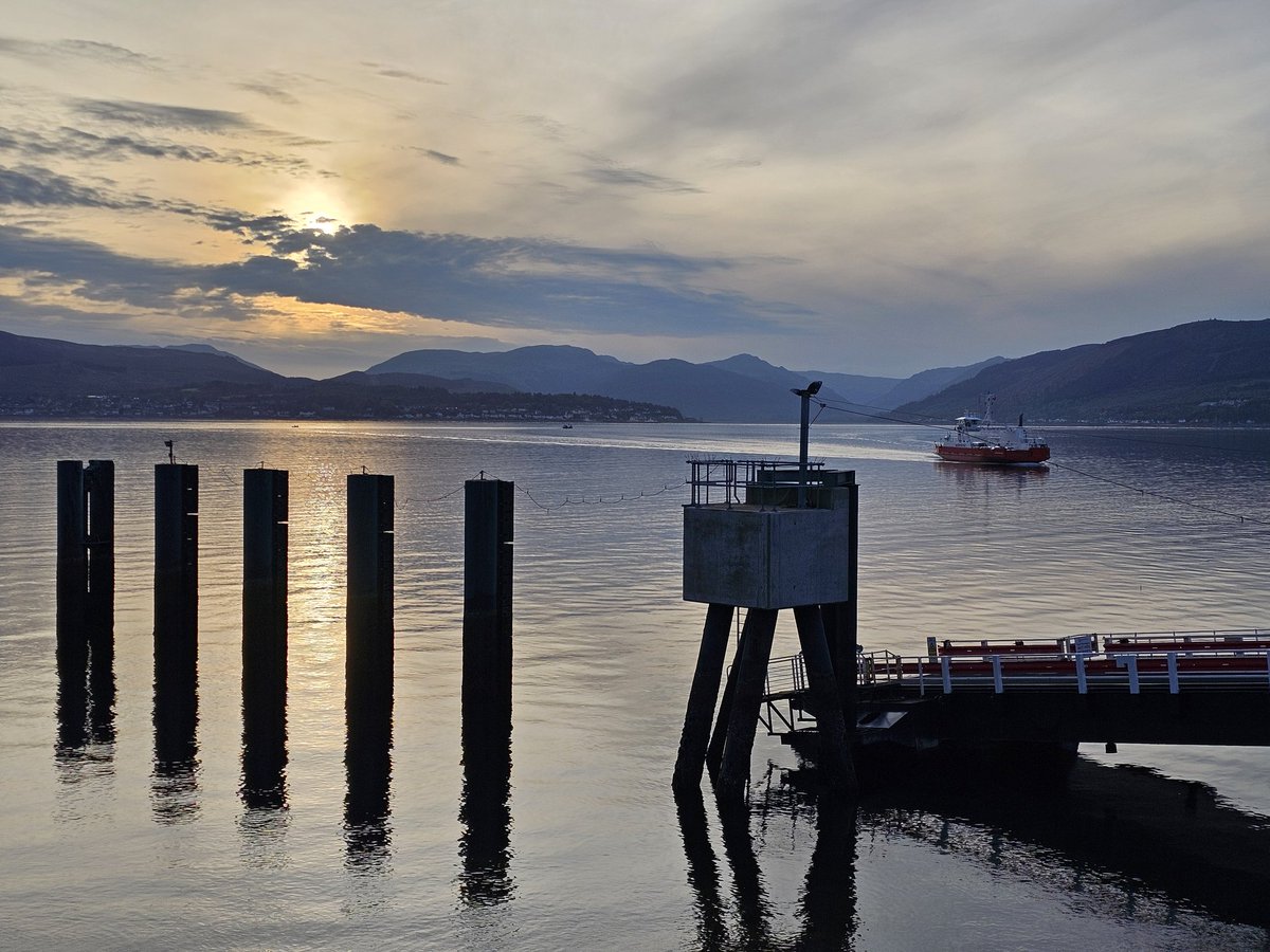 Beautiful night for it @discinverclyde @Western_Ferries @VisitScotland #Dunoon #Gourock #FirthOfClyde #Scotland #Sunset