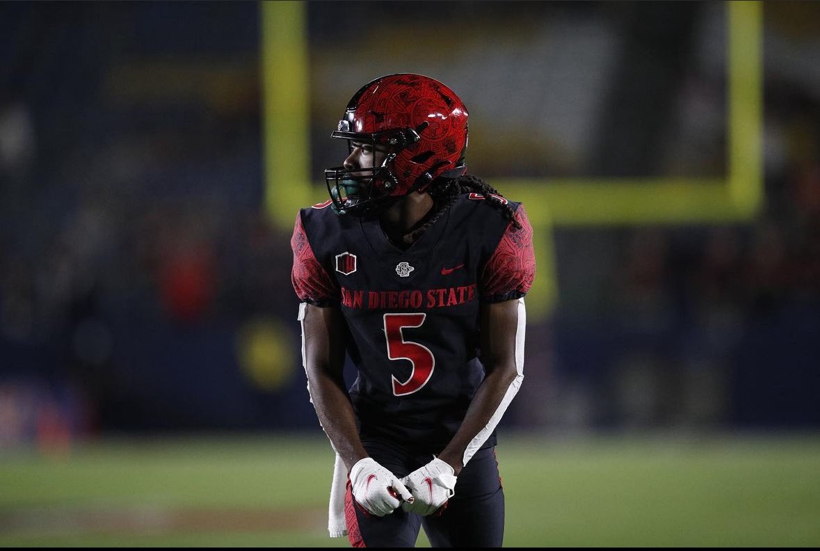 Im blessed to say I have received a offer from San Diego State ⚫️🔴 #goaztecs @CoachSampson3 @GregBiggins @adamgorney @BrandonHuffman @ChadSimmons_ @bruce_bible