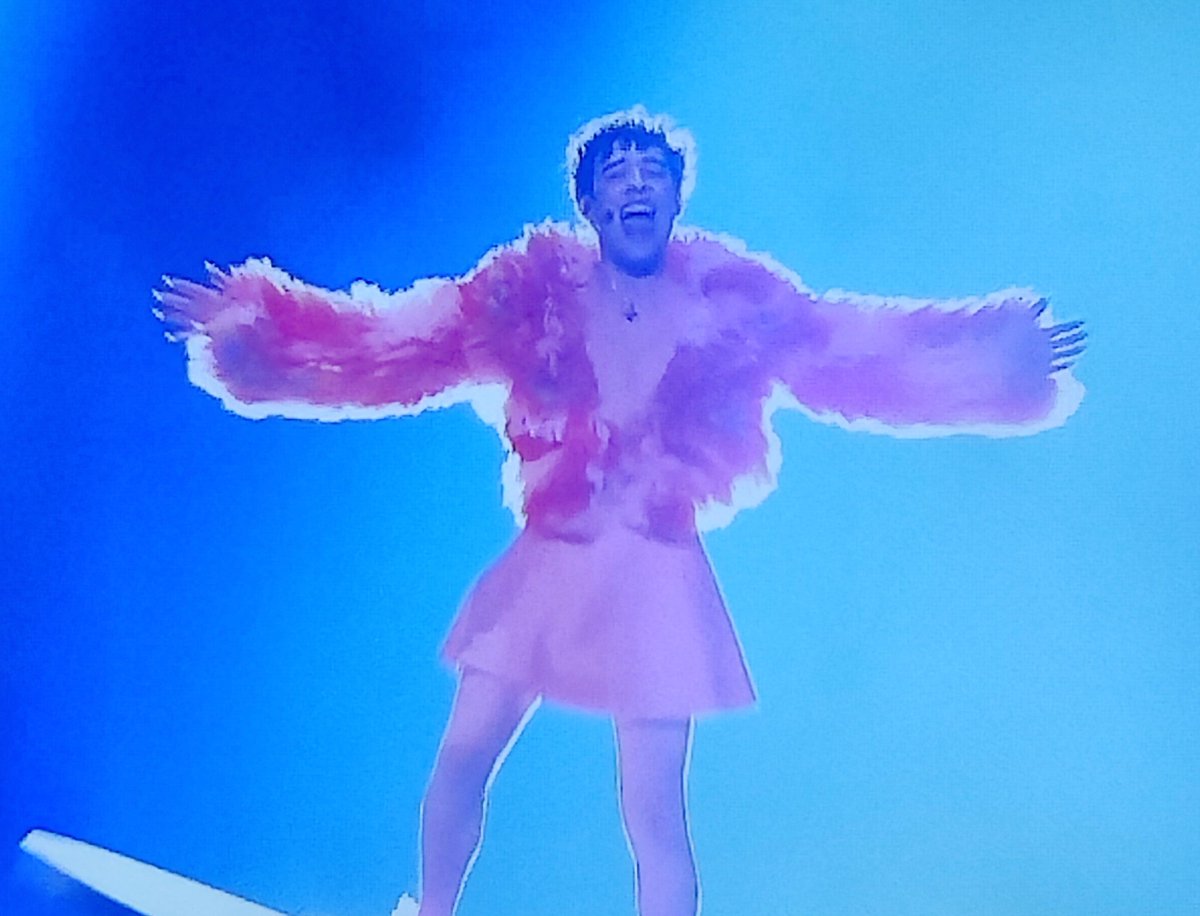moschampagne_'s tweet photo. Quando arriva la primavera e non sai mai come vestirti:

#Eurovision2024 #AngelinaMango #ESCita https://t.co/EYyiXnQ7ez