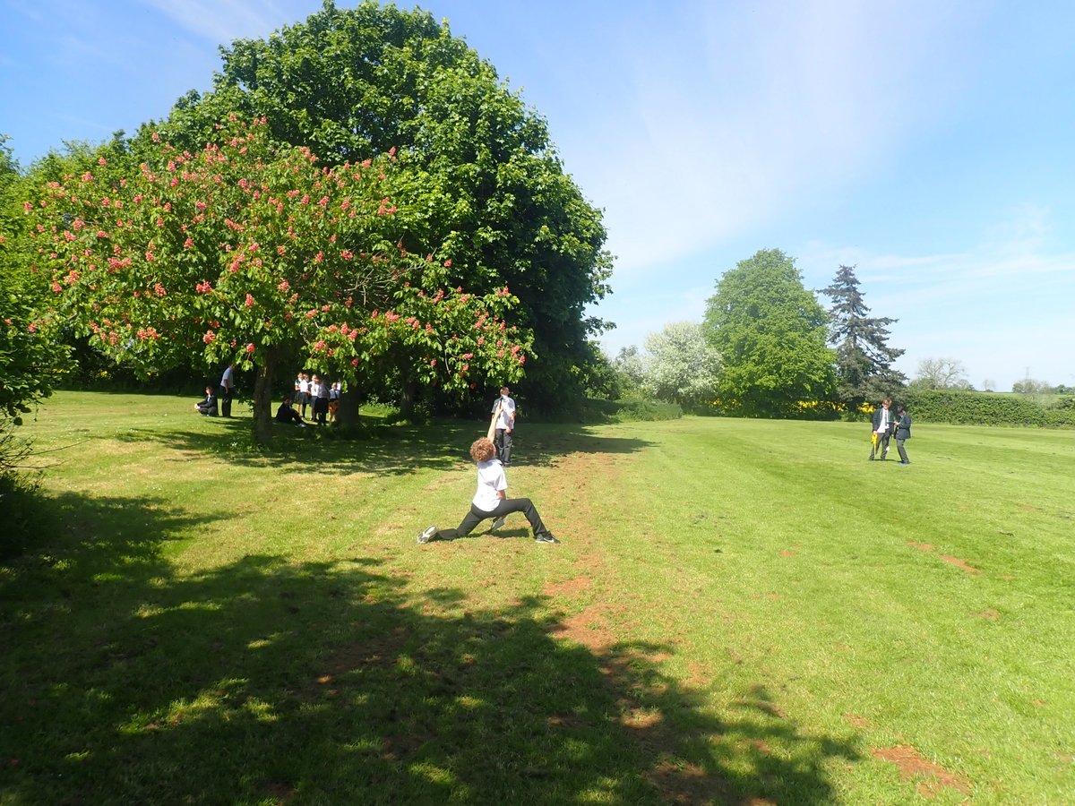 Beautiful #enrichmentafternoon today with fantastic students from #7Hill: bright warm sunshine, verdant growth, persuasive writing & suggestions inviting subject teachers to take more #learningoutdoors @BredonHAcademy.💚☀️🔎🌳📏🐝📐🦎🖌️🎨🖊️✏️📖
#OutdoorEdChat #EducationNaturePark
