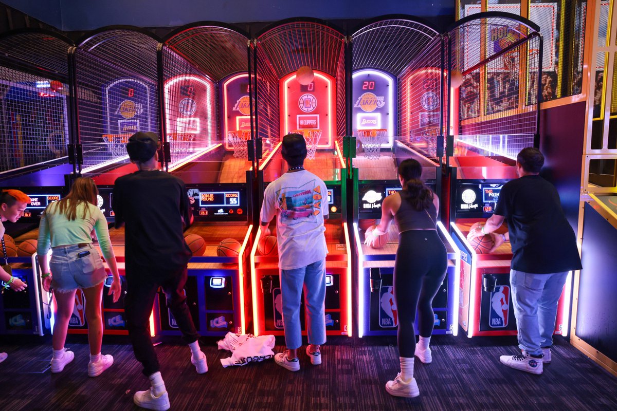 Have you ever played a basketball game at an arcade? As a former college player (yes, you can Google it), I think about this game a lot in terms of ad and creative strategy. Let me explain: ➝ You put in your quarters or tap your game card ➝ The shield drops down and…