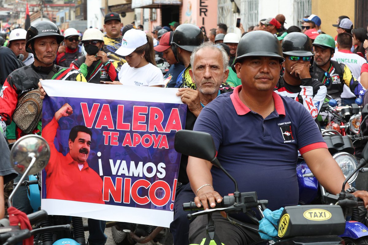 Las calles de Valera, en el estado Trujillo, repletas de pueblo valiente y trabajador, hombres y mujeres que con firmeza defienden el derecho sagrado del país a la independencia, sin sanciones ni bloqueos. ¡Juntos venceremos!