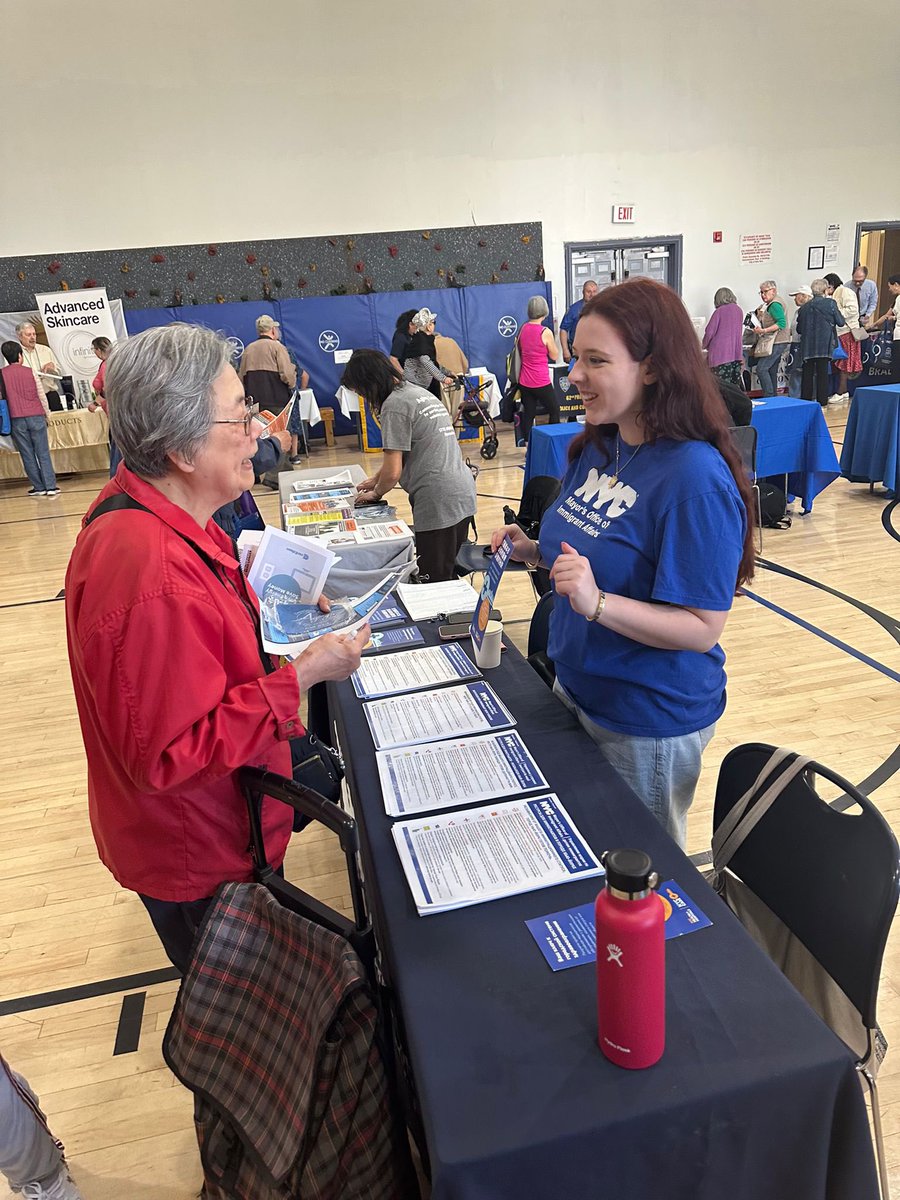 MOIA, @NYCAging, @nycemergencymgt, @NYCWater, healthcare orgs, & local elected officials attended Marks Jewish Community Center’s Health Fair in #Bensonhurst🧑‍⚕️🩺 We connected with over 50 older adults on city resources available regardless of immigration status such as @IDNYC.