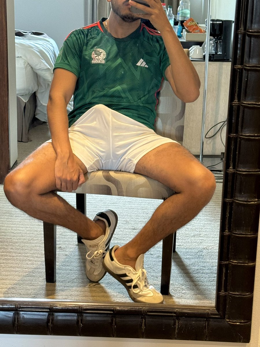 Sockless Lifestyle tweet media