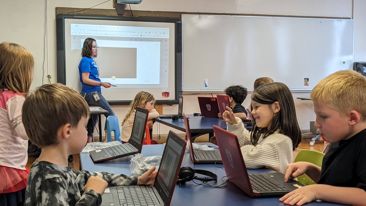 arothTechTools's tweet image. Kindergarten students @BellefonteElem used the camera tool to add photos to their year end presenations with @HenryTechK5.
