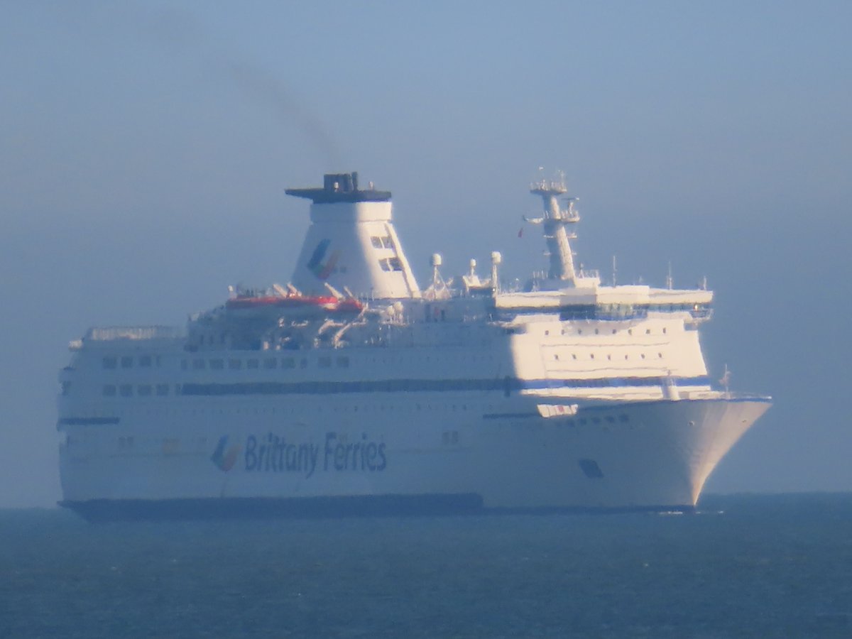 @BrittanyFerries BRETAGNE coming into @PortsmouthPort on the 9/5/2024.