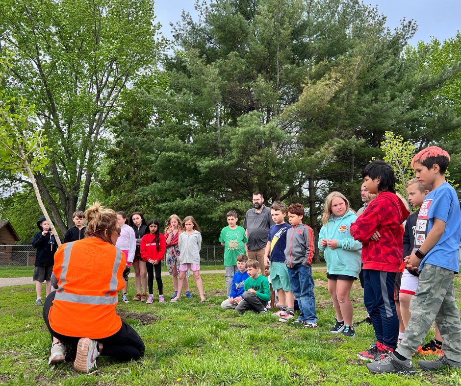 TreeTrust's tweet image. Diamond Path Elementary School is🌳 Learning with Trees™! 
Thanks 😍 to our friends at Dakota Electric Association for your support! 
#learningwithtrees #tree #environmentaleducation