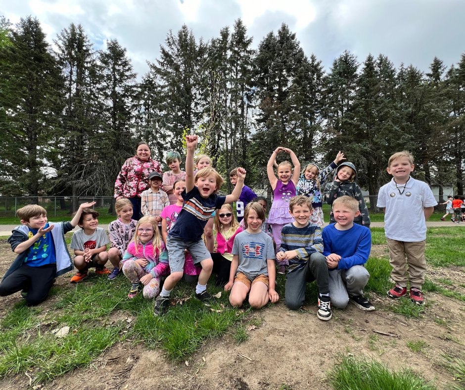 TreeTrust's tweet image. Diamond Path Elementary School is🌳 Learning with Trees™! 
Thanks 😍 to our friends at Dakota Electric Association for your support! 
#learningwithtrees #tree #environmentaleducation