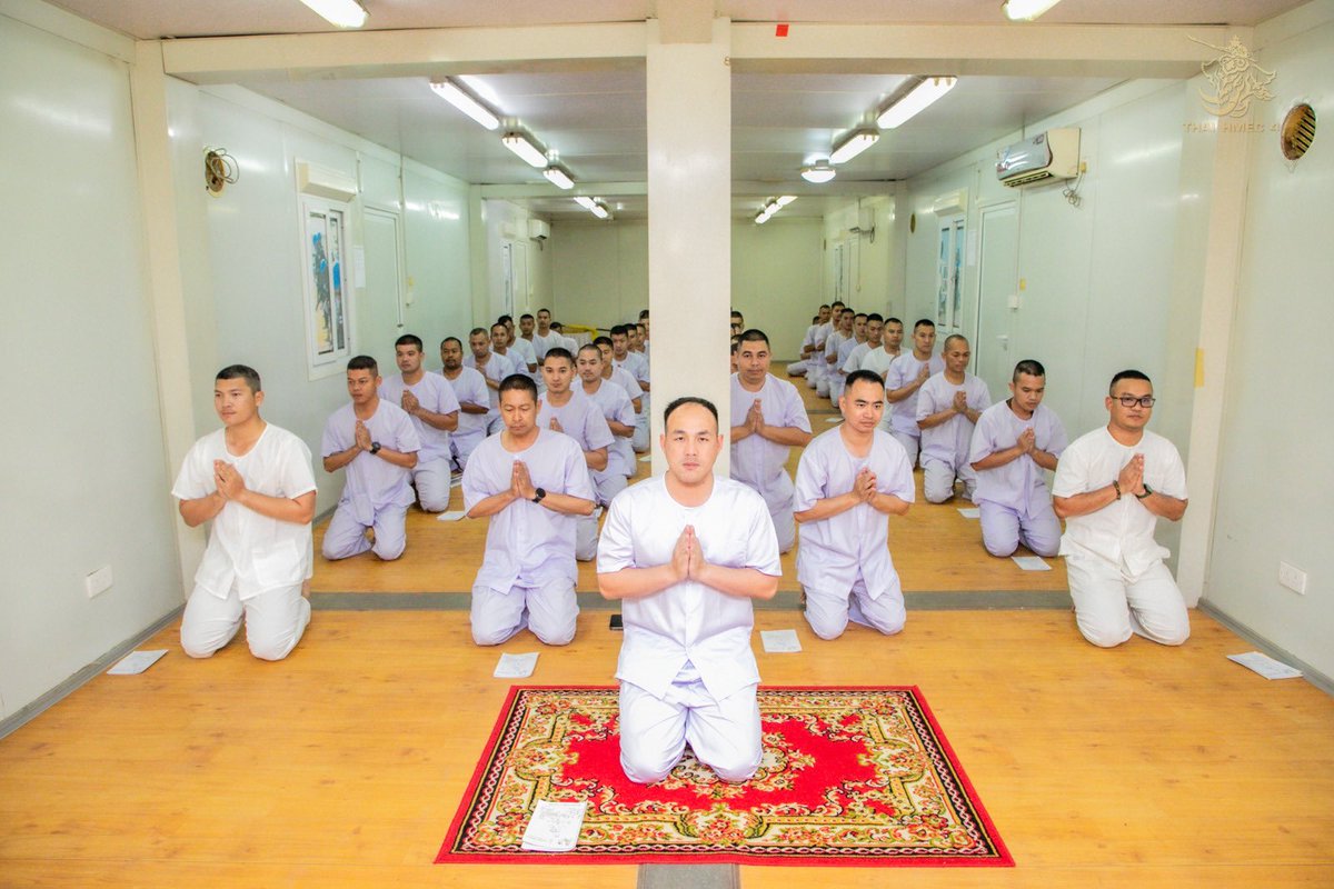 THAIHMEC's tweet photo. พ.ต.วรยุทธ ปรีชาสุปัญญา น.ประสานงาน/หน.ส่วนสนับสนุน ฯ เป็นประธาน ในการจัดกิจกรรมไหว้พระสวดมนต์ประจำสัปดาห์ เพื่อให้กพ.มีจิตใจผ่องใส เสริมสิริมงคล เกิดกุศลบุญญราศี ตามหลักพุทธวิธี คือ การละชั่ว ทำดี ทำจิตใจให้ผ่องใส  
ณ ค่ายพักทหารไทย สาธารณรัฐเซาท์ซูดาน
#THAI_HMEC 
#UNMISS https://t.co/ZAG0NCTCN9