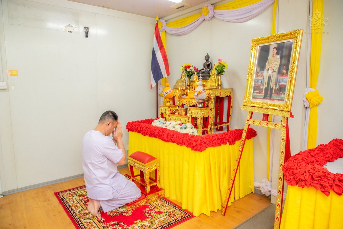 THAIHMEC's tweet photo. พ.ต.วรยุทธ ปรีชาสุปัญญา น.ประสานงาน/หน.ส่วนสนับสนุน ฯ เป็นประธาน ในการจัดกิจกรรมไหว้พระสวดมนต์ประจำสัปดาห์ เพื่อให้กพ.มีจิตใจผ่องใส เสริมสิริมงคล เกิดกุศลบุญญราศี ตามหลักพุทธวิธี คือ การละชั่ว ทำดี ทำจิตใจให้ผ่องใส  
ณ ค่ายพักทหารไทย สาธารณรัฐเซาท์ซูดาน
#THAI_HMEC 
#UNMISS https://t.co/ZAG0NCTCN9