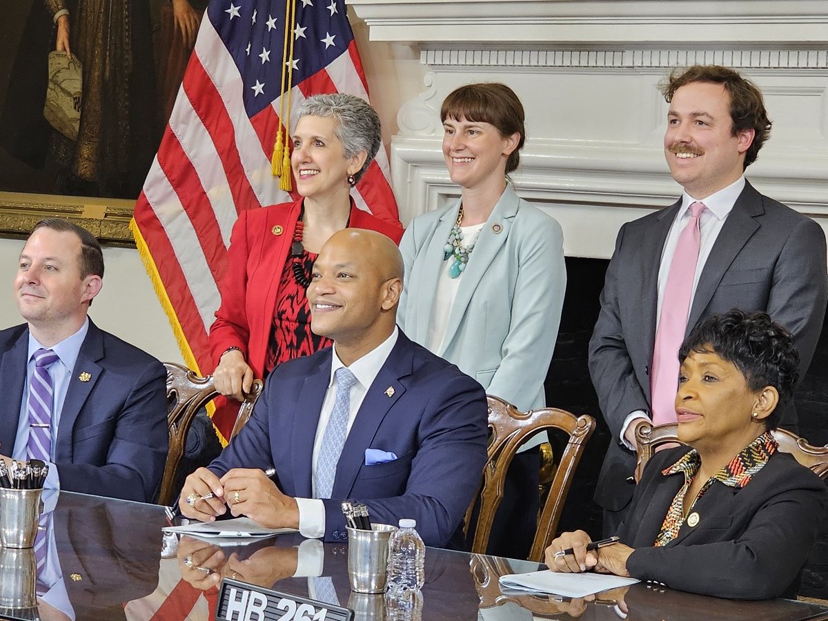 Today, @GovWesMoore signed into law the legislation Senator @CherylKagan and I sponsored to recruit much needed election judges. Going forward, temporary service as an election judge won't be held against a person's unemployment benefits.