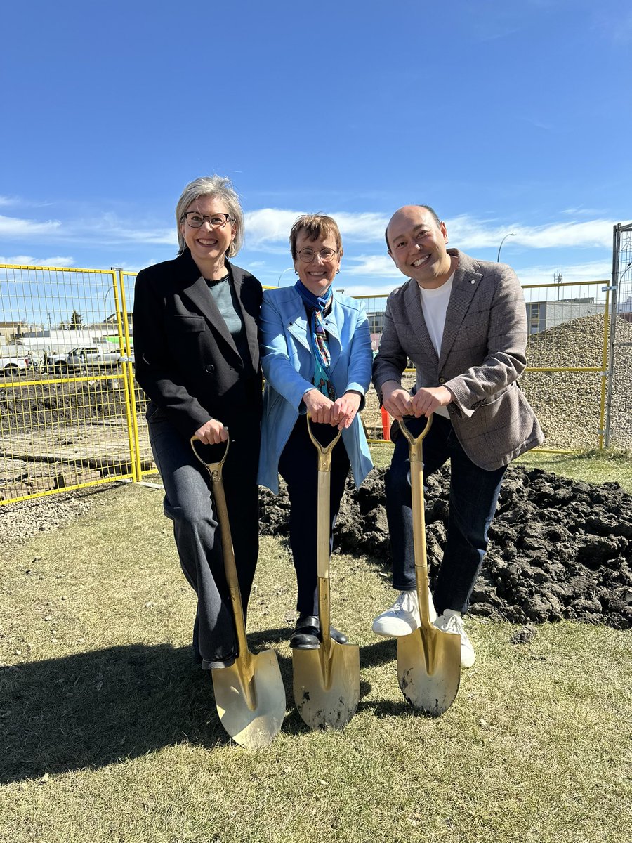 So cool to be part of @MacEwanU’s business building groundbreaking!

I’ve been lucky to work with Dr. Annette Trimbee for over a decade — first when she was President & Vice Chancellor at @uwinnipeg, now again at MacEwan University.

City building is all about relationships!