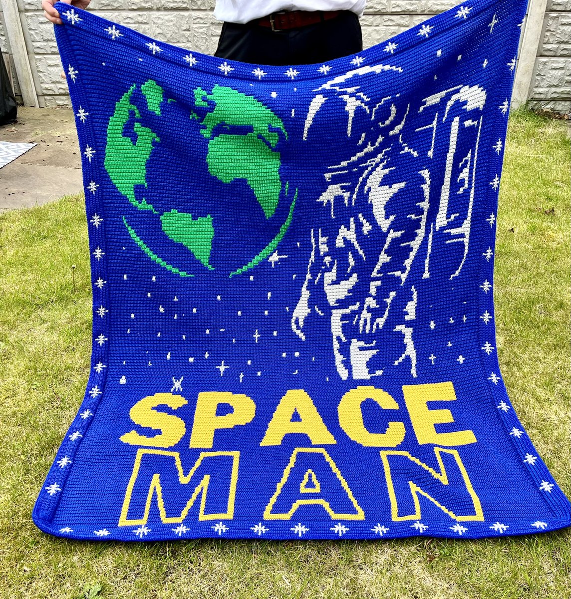 New Space Man Crochet Pattern!🚀 

Mosaic Overlay & tapestry technique. Perfect for intermediate crocheters & beyond, clear instructions, charts, and video tutorials to guide you every step of the way. 

payhip.com/b/J0Gyg 

 #CrochetPatterns  #SBS #MHHSBD #TheCraftersUK