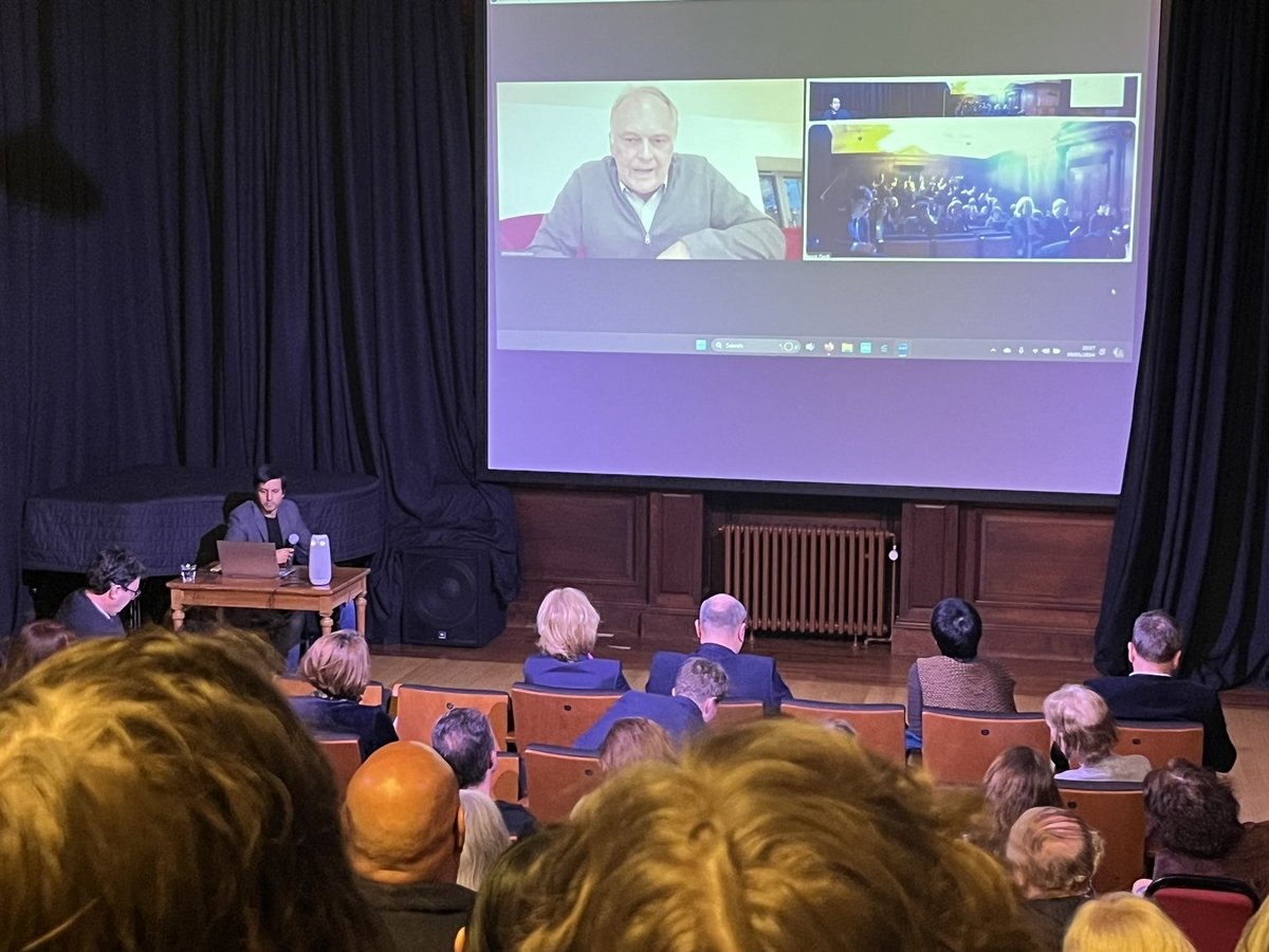 AndreasGWolff's tweet photo. On Europe Day the director of “Joyeux Noël”, a Franco-German-Scottish film about the 1914 Christmas truce tells a Q&amp;A session in Edinburgh that the events happened all along the 700km frontline: Vive la paix! https://t.co/ONROB3Ux4h