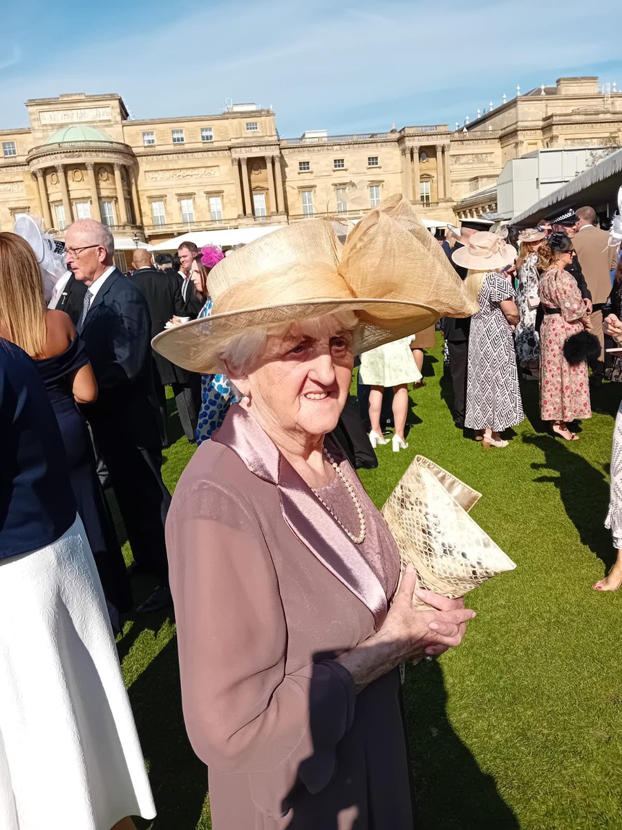 Eldon Primary School (@eldon_primary) on Twitter photo Our fabulous school Governor Margaret is visiting HRH King Charles at Buckingham Palaceβs Garden Party today! Looking stunning! π€©π€΄π¬π§
<a href="/PlungingtonL/">Plungington Cllr Pav Akhtar πΉππΏ</a> <a href="/EducateAwards/">Educate Awards</a> <a href="/iqmaward/">IQM</a> Our fabulous school Governor Margaret is visiting HRH King Charles at Buckingham Palaceβs Garden Party today! Looking stunning! π€©π€΄π¬π§
<a href="/PlungingtonL/">Plungington Cllr Pav Akhtar πΉππΏ</a> <a href="/EducateAwards/">Educate Awards</a> <a href="/iqmaward/">IQM</a>