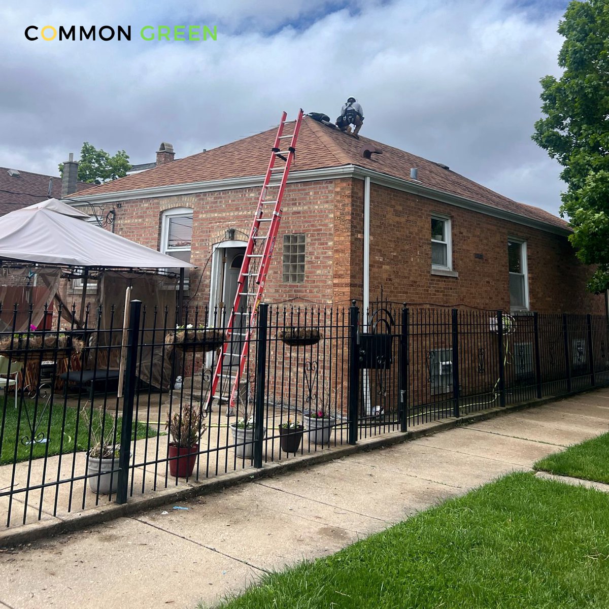 commongreen2023's tweet image. Site audit happening in Chicago, making sure the roof is ready to go, and structurally stable.

#SiteAudit #ChicagoRoofing #StructuralStability #RoofInspection #PropertyMaintenance #BuildingSafety #ConstructionCheck #ChicagoBuilders #BuildingInspection #RoofReady