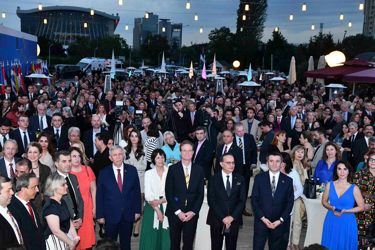 mansuryavas06's tweet photo. Avrupa Birliği Türkiye Delegasyonu Başkanı Büyükelçi Sn. Nikolaus Meyer-Landrut'un konuğu olarak Avrupa Günü kutlamaları kapsamında verilen resepsiyona katıldık. 

Kendilerine zarif davetleri  ve  Türkiye-AB ilişkilerine yaptıkları katkılar için teşekkür ediyorum. https://t.co/kZKM5N1B08