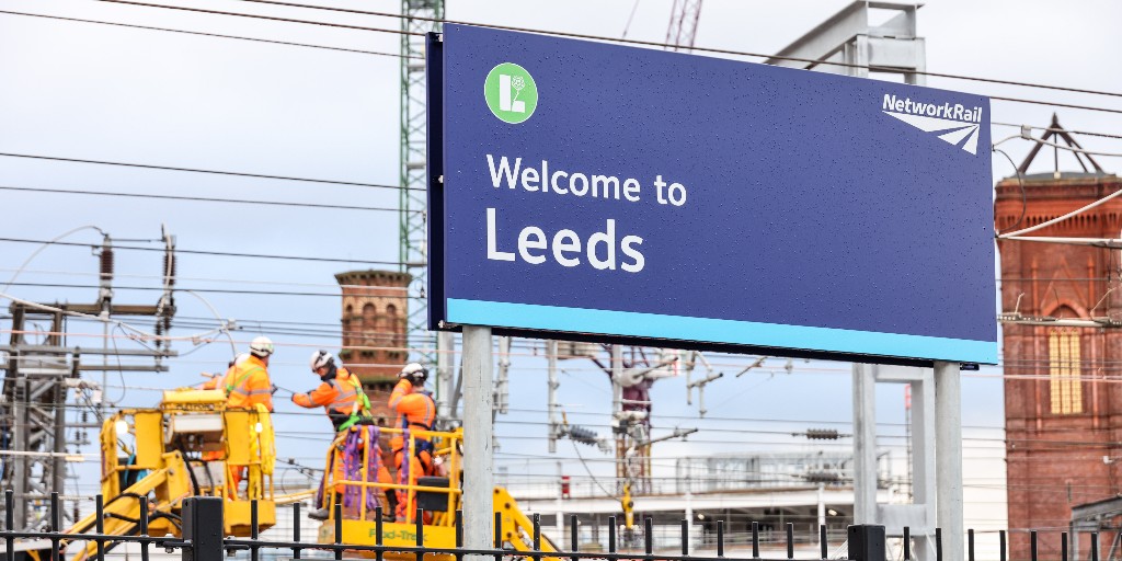 Happy 86th birthday to Leeds City station, which opened in May 1938. 🎈 To celebrate, take a look at some of the major station improvements we’ve made in recent years – all designed to improve your experience 💗 : 👉 networkrail.co.uk/stories/happy-…