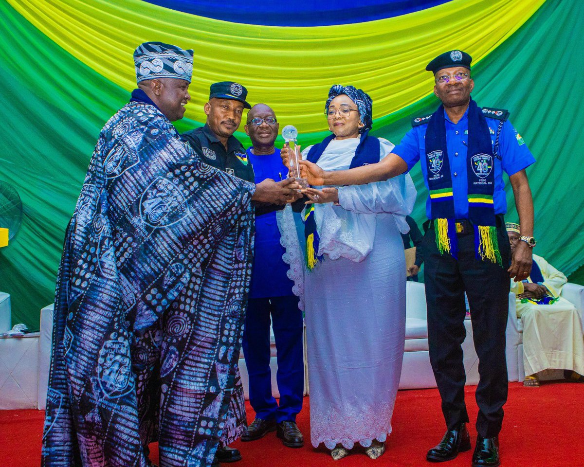 MINISTRY OF POLICE AFFAIRS FG COMMITTED TO PROMOTING COMMUNITY POLICING-IMAAN The Honourable Minister of State for Police Affairs, Hajia Imaan Sulaimon-Ibrahim has reiterated the commitment of the Federal Government to prioritize initiatives aimed at promoting community…