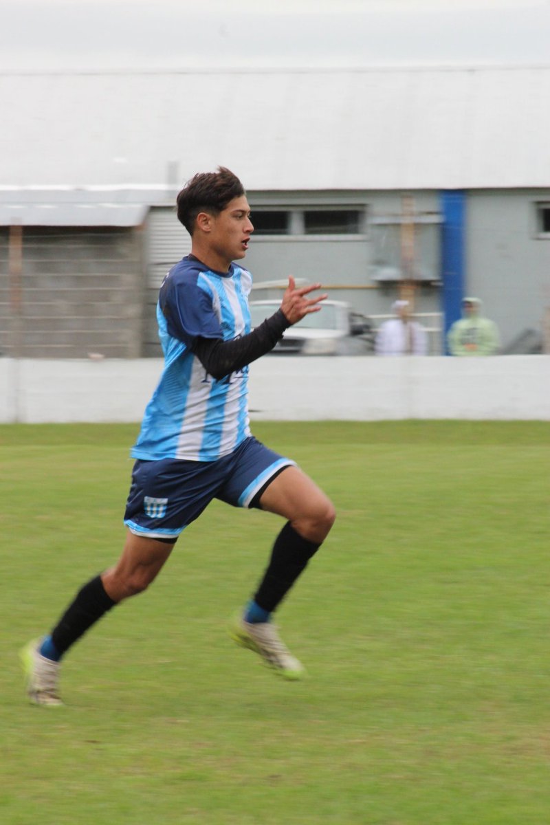 Corre como flash y hace goles como Julian.

El, el distinto,el rapidito y gambeteador. 
Agustín Perez. ⚡️🕷🕸