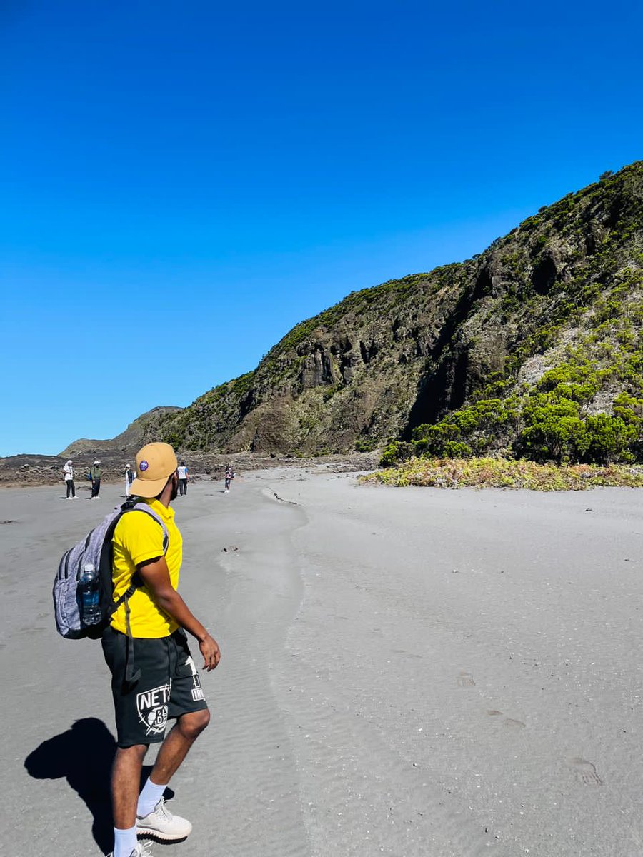 MBAEImadoudine1's tweet photo. Visiting Comoros Inslands, What are you waiting for ?
Get ready, join the next team to explore the hidden gem of Comoros. The highest montagne and volcano are just the beginning of an unforgettable adventure. Come and discover the best of Comoros.
#visitcomoros #karthala https://t.co/Xl8eREb5kg