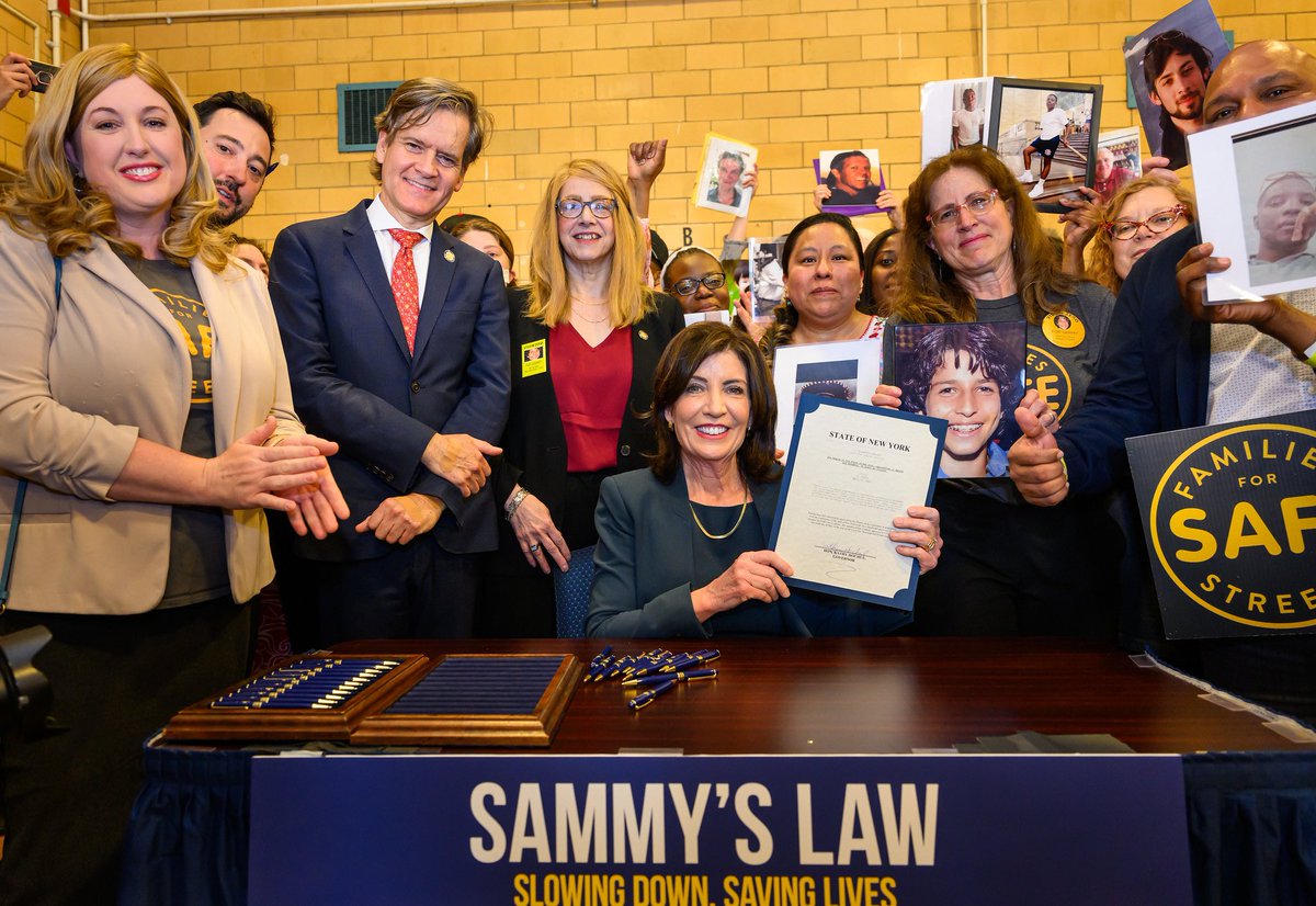 🎉 Big Milestone Moment! 🎉 Thanks! @GovKathyHochul , Amy Cohen, @NYC_SafeStreets , @bradhoylman , @LindaBRosenthal and everyone that supported #SammysLaw from start to signing!