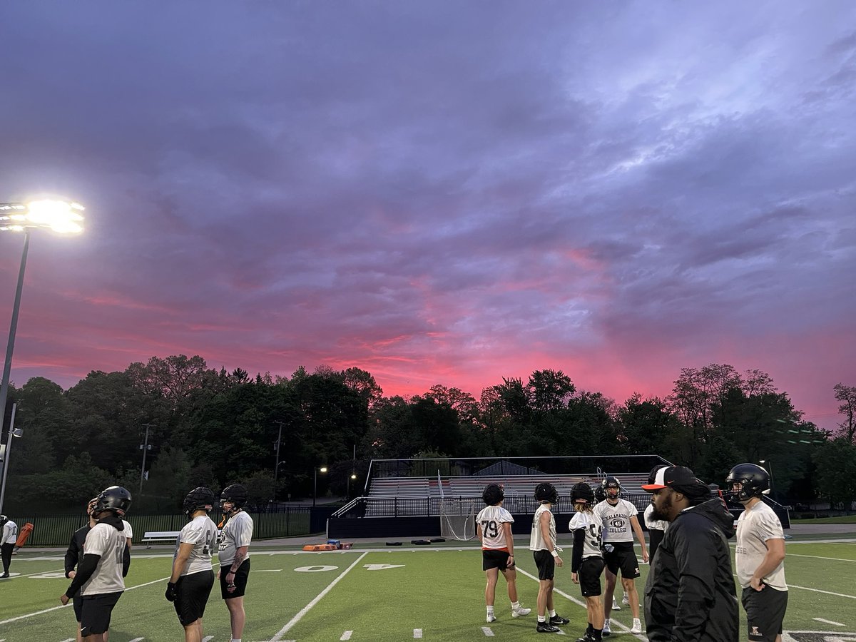 Beautiful sunrise this morning in The Zoo for our last Spring Ball practice! 

Thankful for our guys and the work they put into their craft over the last month. 🐝