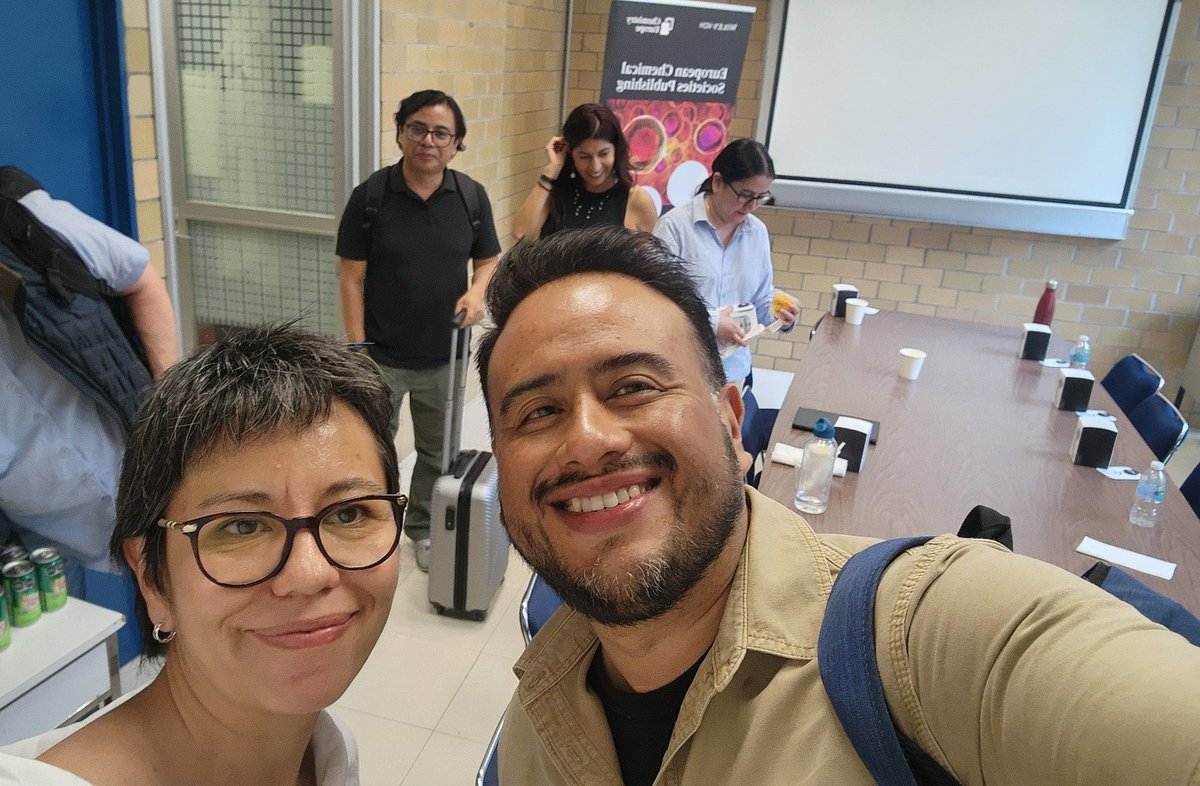 What a immense pleasure to meet in person @sggallardo, with information about @EurJOC and more from @Wiley_Chemistry at @UNAM_MX!
Muchas gracias por la visita!!