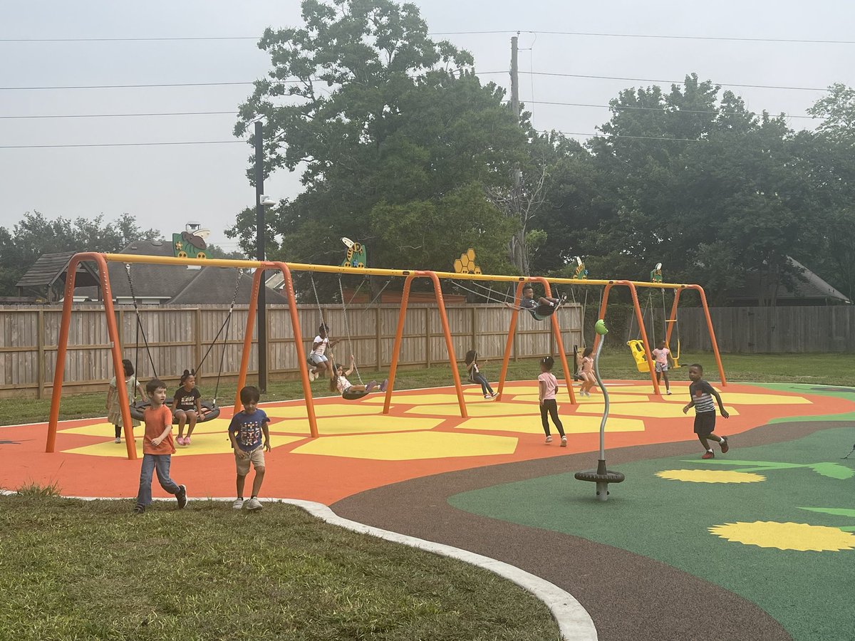 EatPlayLearn22's tweet photo. Today the @HumbleISD_FCE students got to enjoy their new #BugsWorld playground! 🤩 So fun to see their excitement! Tonight is the Playground Dedication. #EatPlayLearnGrow in #HumbleISD 🐞🐛🐜🐝 https://t.co/AMpFRA9FZR