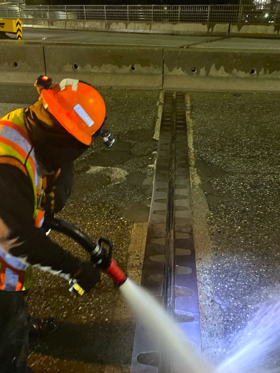 TONIGHT: Bridge Cleaning - #BCHwy7 Lougheed Hwy EB over #BCHwy1 & King Edward St Bridge over Hwy 1 
#Coquitlam

Thurs, May 9 | 10:00 PM to 5:00 AM 
Lougheed Hwy EB: the 2 bridges over Hwy 1. EB SL closures. 
King Edward St Bridge SB: bridge over Hwy 1. SB SL closures. 

@DriveBC