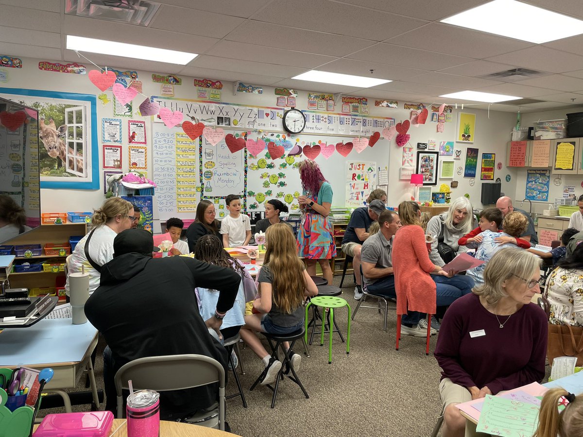 Mrs. Lemley had a full house today @BVHawksBPS We 💜 having our families here to support their children. @BellevueSchools #HawkPride