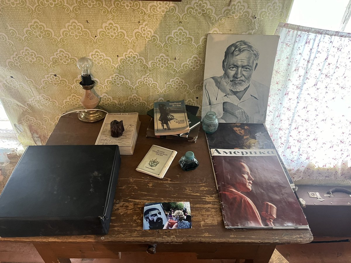 Совершил свое паломничество в дом Довлатова в Пушкинских горах. Сам заповедник Пушкина заигнорили, мега доволен