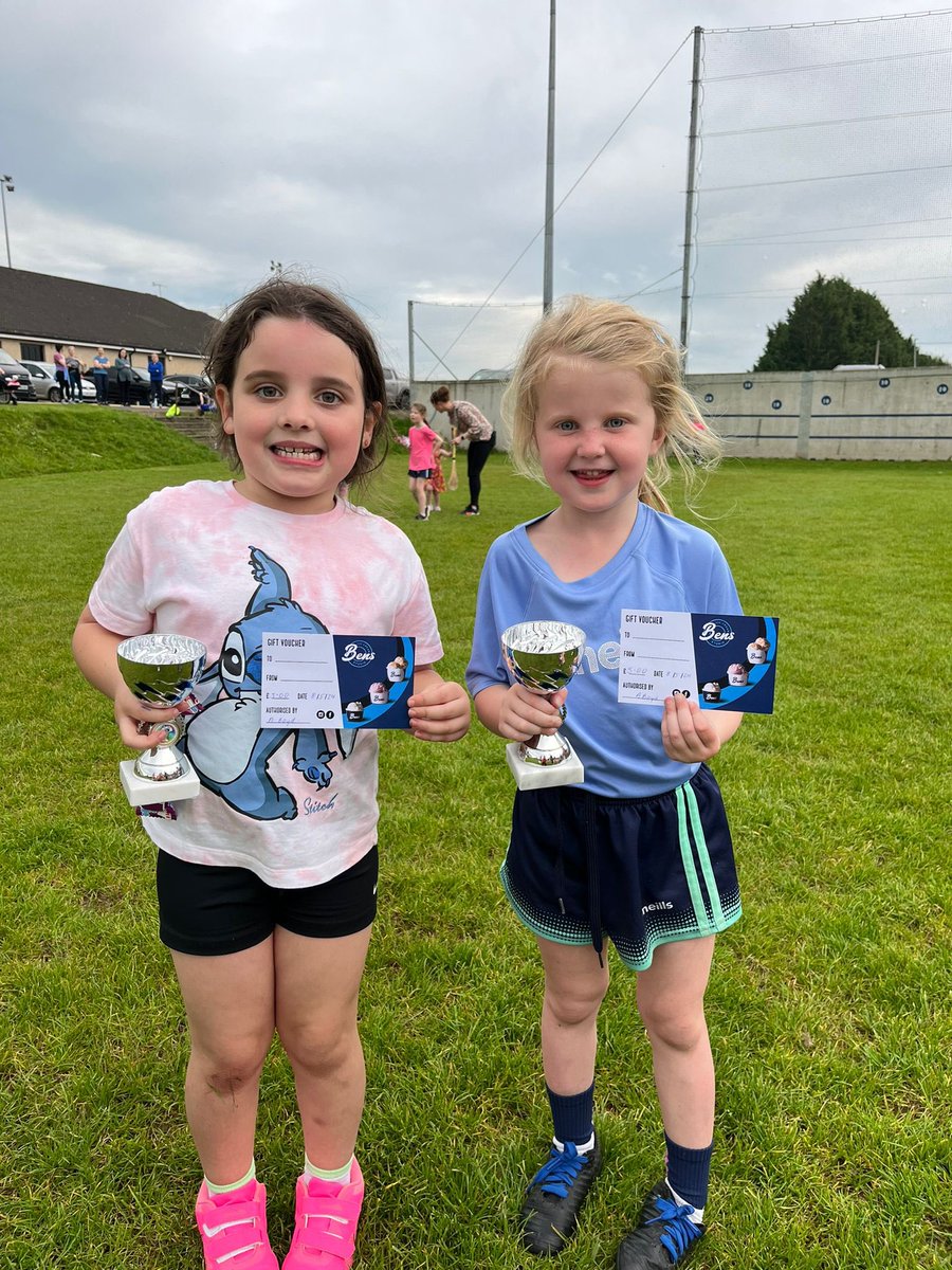 Congratulations to Nancy OKane and Aoife Brown- our u6 camogs of the week!🔵⚪️⚾️

They are working hard and doing really well at training! 👏🏼👏🏼

Well done girls 🥳 

#SDgaelic #borntoplay