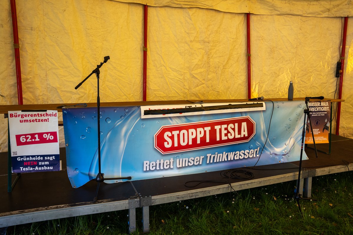 Tomorrow starts the practical part of the anti-Tesla protests in #Grünheide. Stay tuned. 📺📻🛜

#StopTesla #DisruptTesla