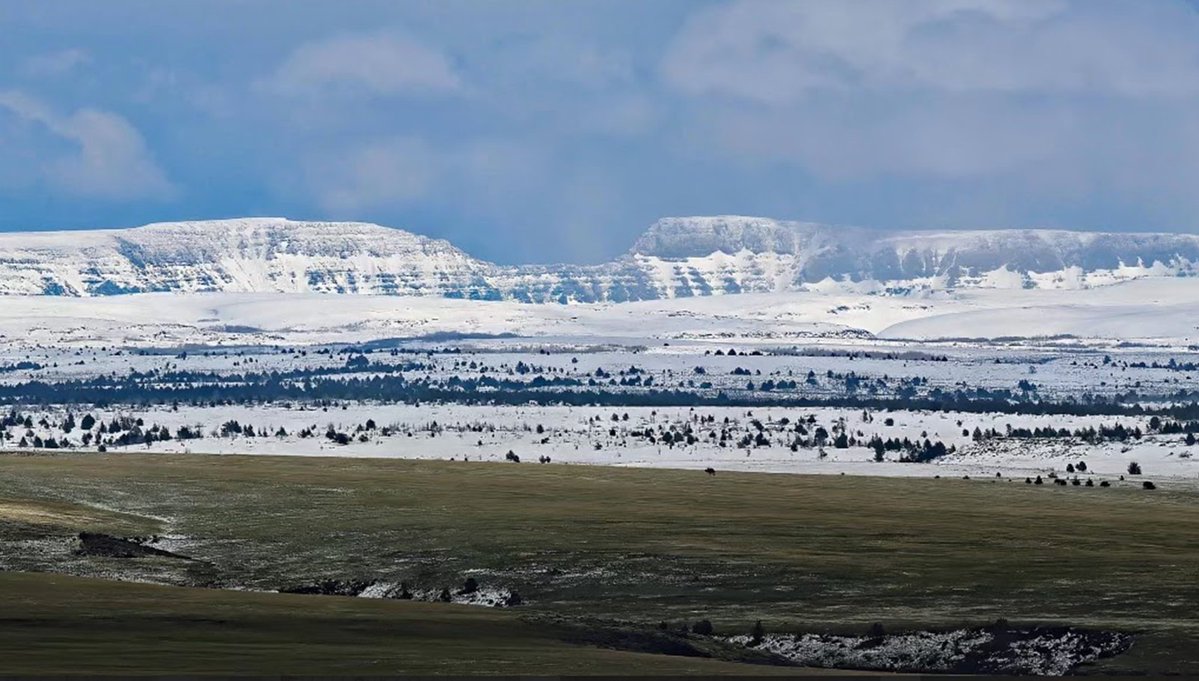 It's warm and sunny now, but would you believe Steens Mountain got 24 in of new snow last week? That brings the current snow-depth to 79 in and 162% of the average for the area’s water year.

Follow @OregonDOT’s TripCheck for details on the road's seasonal opening!

📸 Gary Kegel