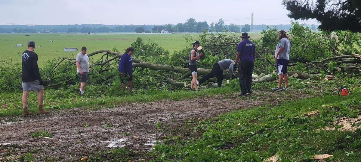 It was no surprise to us when we saw Coach Young with some of his football players and coaches helping to clean up damage done by last night’s storm. Always showing #TheWesleyanWay 💜 Our prayers are with everyone affected by the weather. @kwc_football @kwcpanthers